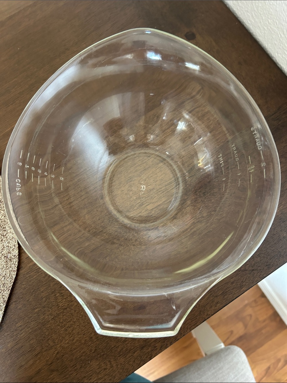 Vintage Pyrex 8 cup, 2qt teardrop Glass Mixing Bowl with Pour Spout -